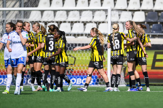 Häckens Thelma Pálmadottir jublar