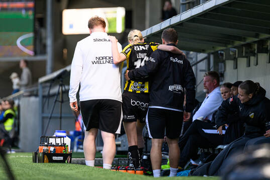 Häckens Lisa Löwing har ont