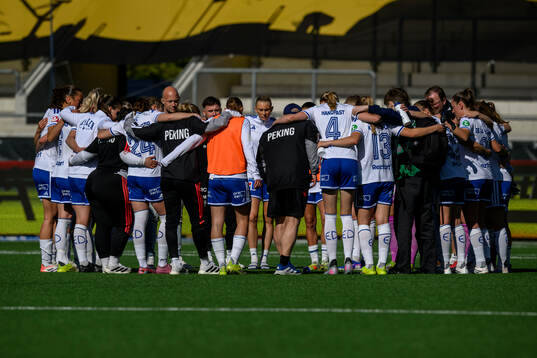 IFK Norrköpings spelare och ledare samlas