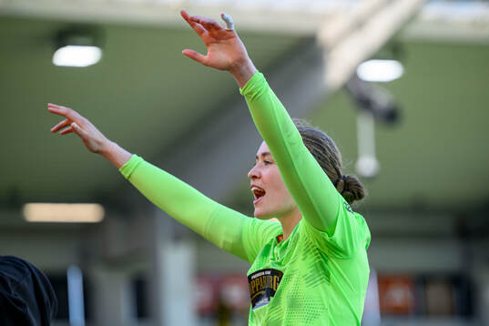 Häckens målvakt Fanney Inga Birkisdottir jublar