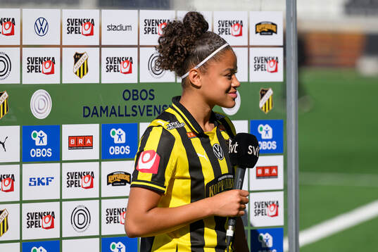 Häckens Felicia Schröder intervjuvas
