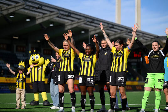 Häckens Paulina Nyström , Monica Jusu Bah, Tabitha