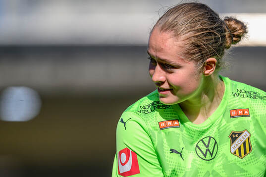 Häckens målvakt Fanney Inga Birkisdottir jublar