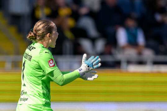 Häckens målvakt Fanney Inga Birkisdottir jublar