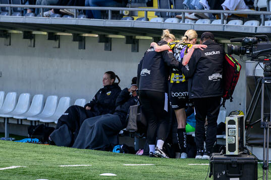 Häckens Lisa Löwing får hjälp av planen