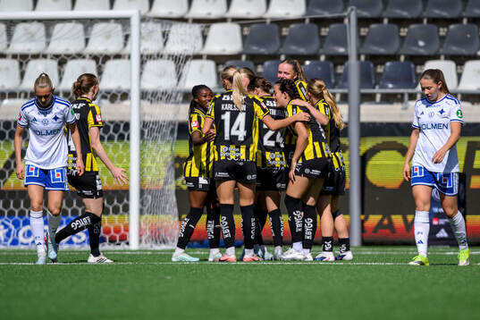 Häckens spelare jublar