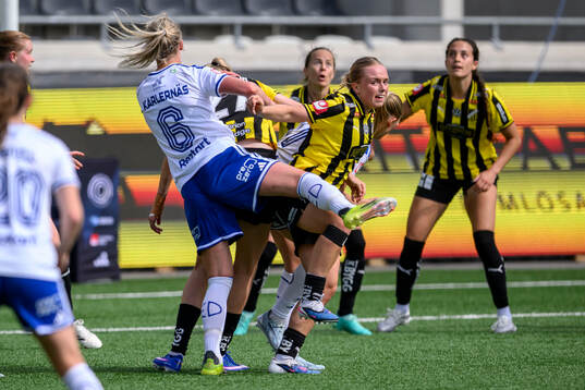 IFK Norrköpings Julia Karlernäs och Häckens Pernille