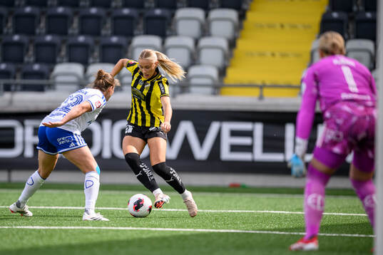 IFK Norrköpings Fanny Andersson  och Häckens Tilde