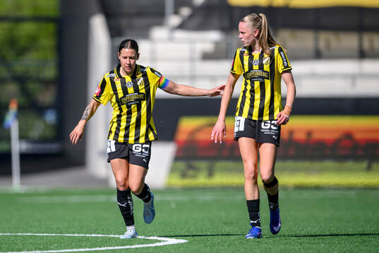 Häckens Tabitha Michelle Tindell  och Thelma Pálmadottir