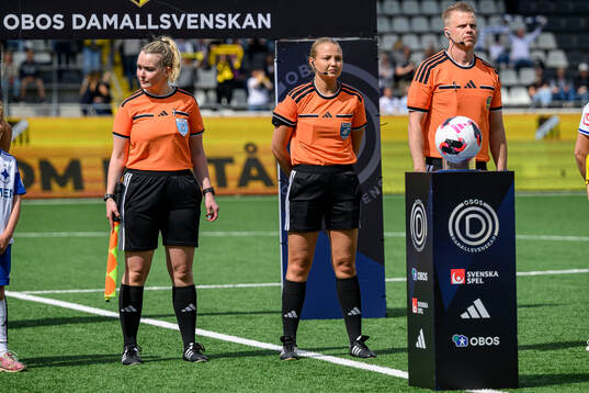 assisterande domare Nike Sjögerås , Domare Amanda Nylund