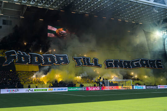 AIKs supportrar med ett tifo