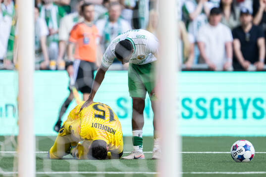 Hammarbys Paulos Abraham och AIKs målvakt Kristoffer