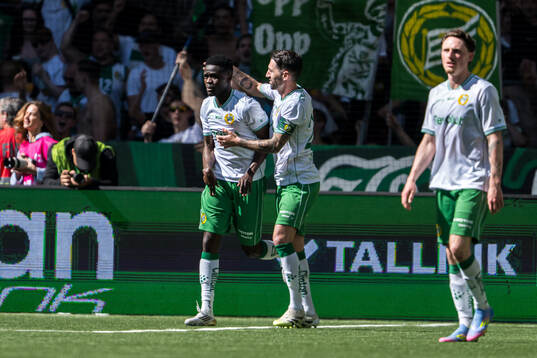 Hammarbys Ibrahima Breze Fofana och Nahir Besara jublar