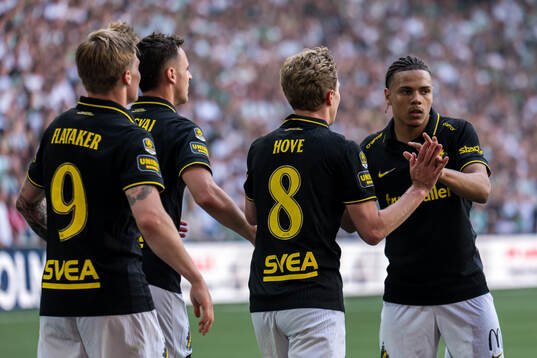AIKs Johan Hove jublar