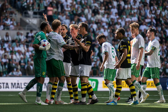 Hammarbys målvakt Warner Hahn, Domare Adam Ladebäck och
