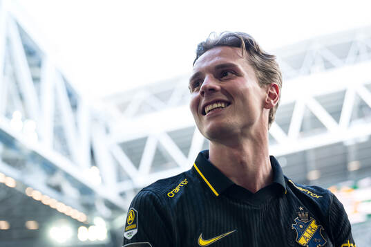 AIKs Johan Hove jublar