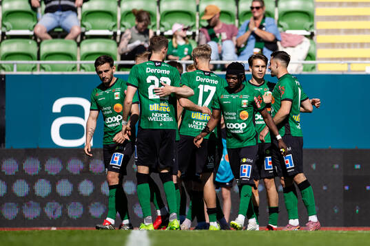Varbergs Isak Valentin Vidjeskog jublar med laget