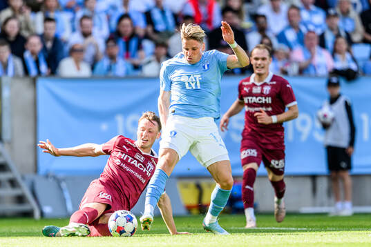 Västerås Victor Wernersson och Malmö FFs Jens Stryger