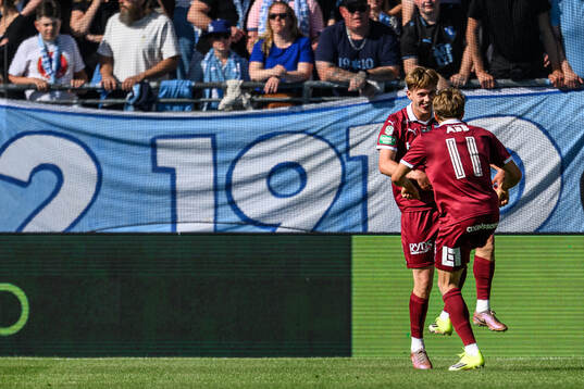 Västerås Jens Magnusson och Simon Gefvert jublar