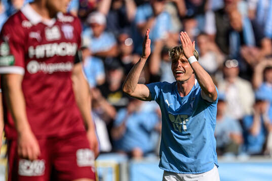 Malmö FFs Jens Stryger Larsen deppar