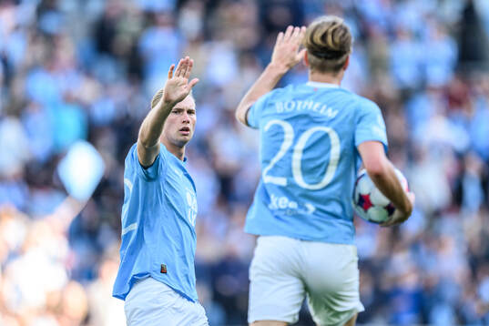 Malmö FFs Daniel Gudjohnsen och Erik Botheim jublar