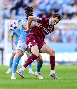 Malmö FFs Bleon Kurtulus och Västerås Mikkel Ladefoged