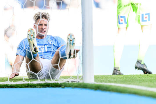 Malmö FFs Jens Stryger Larsen deppar