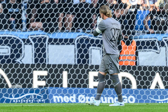 Malmö FFs målvakt Johan Dahlin deppar