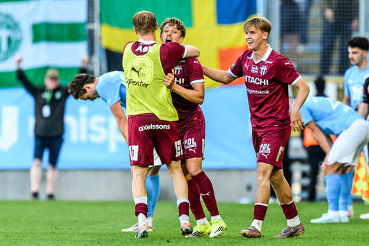 Västerås Simon Gefvert jublar