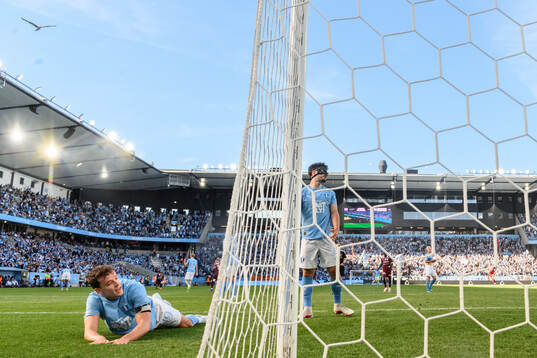 Malmö FFs Colin Rösler och Bleon Kurtulus deppar