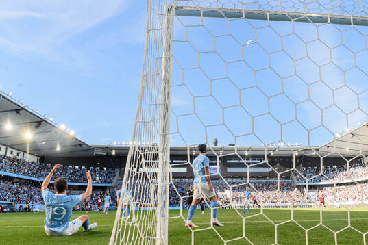 Malmö FFs Colin Rösler och Bleon Kurtulus deppar