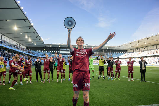Västerås Mikkel Ladefoged jublar