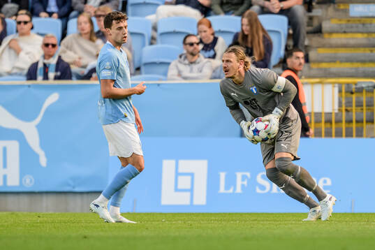 Malmö FFs Colin Rösler och målvakt Johan Dahlin