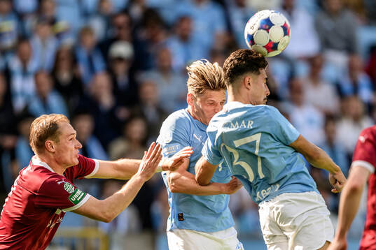 Malmö FFs Jens Stryger Larsen och Adrian Skogmar