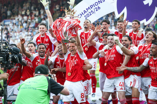 Martin Ødegaard of Arsenal celebrates with the trophy for