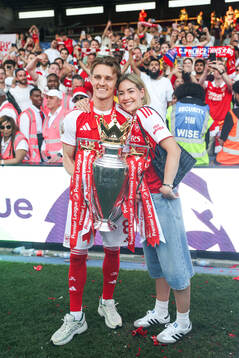 Martin Ødegaard of Arsenal celebrates with the trophy for