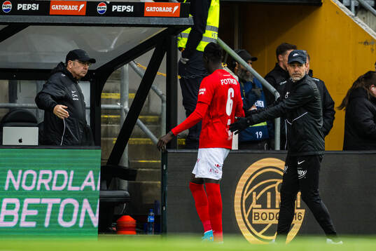 Cheikh Mbacke Diop and head coach Freyr Alexandersson of