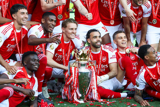 Martin Ødegaard of Arsenal celebrates with the trophy for