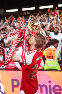 Martin Ødegaard of Arsenal celebrates with the trophy for