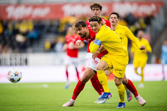 Fredrik Pallesen Knudsen of Brann and Patrick Berg of