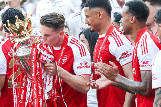 Martin Ødegaard of Arsenal celebrates with the trophy for