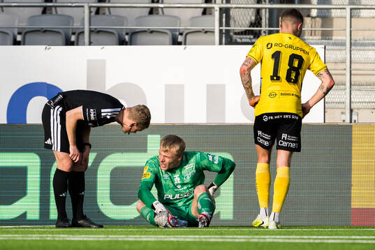 Elfsborgs målvakt Isak Pettersson har ont