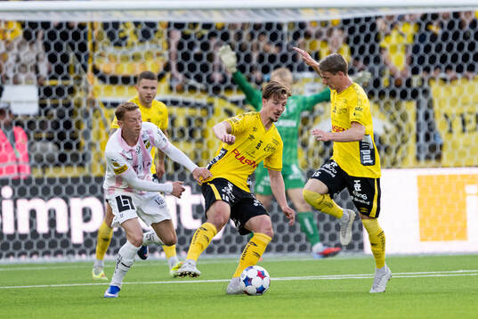 Häckens Julius Lindberg och Elfsborgs Simon Olsson