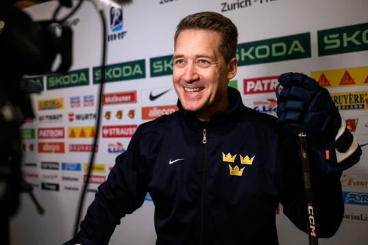 Head coach Sam Hallam of Sweden