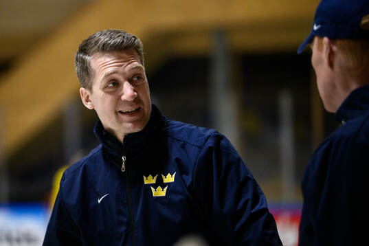 Head coach Sam Hallam of Sweden at a practice session