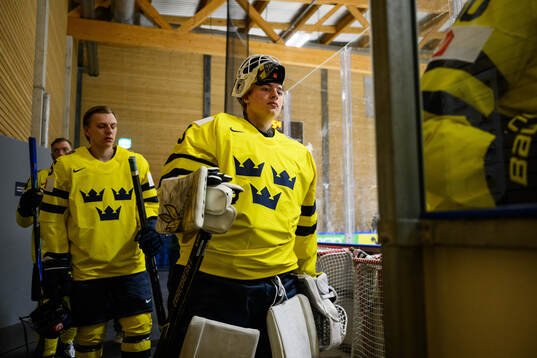 goaltender Love Härenstam of Sweden at a team photo shoot