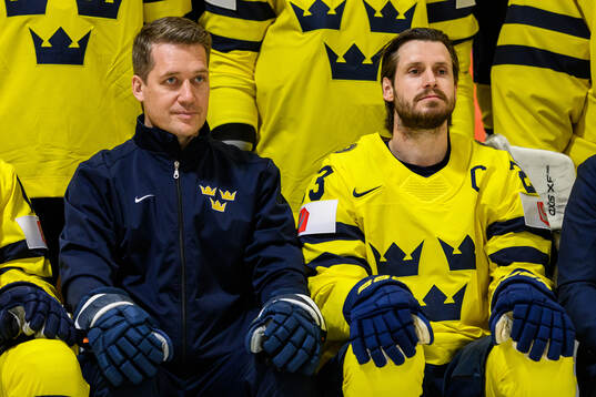 Head coach Sam Hallam and Oliver Ekman-Larsson of Sweden at