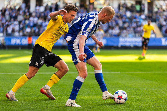Mjällbys Villiam Granath och IFK Göteborgs Adam Bergmark