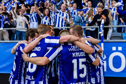 IFK Göteborgs Sebastian Clemmensen jublar med lagkamrater