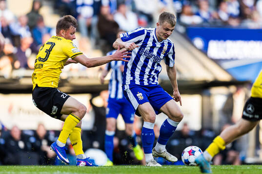 Mjällbys Aki Samuelsen och IFK Göteborgs David Kruse